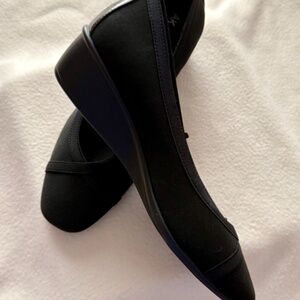 Anne Klein iflex wedges, NWOT, Size 8M